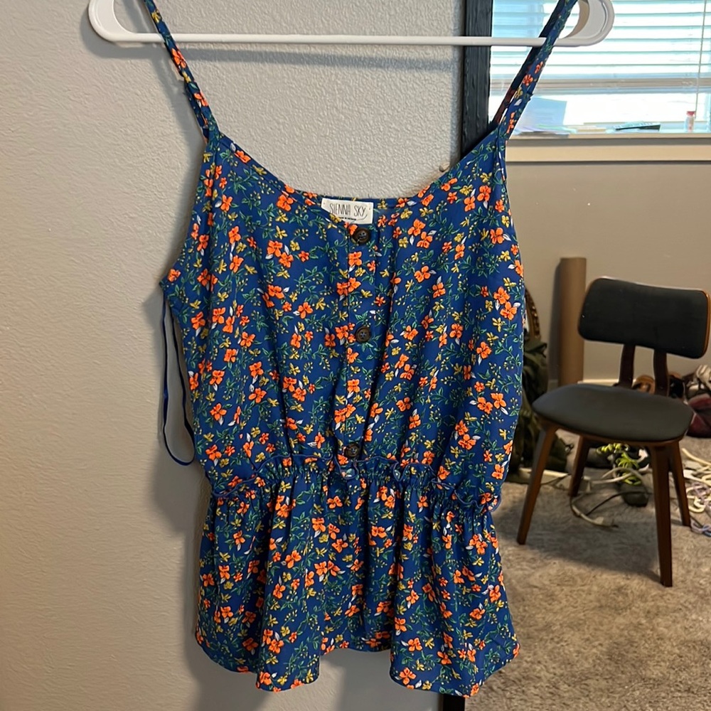 Sienna sky size M tank floral top